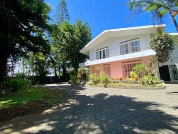 10 Bedroom Villa
