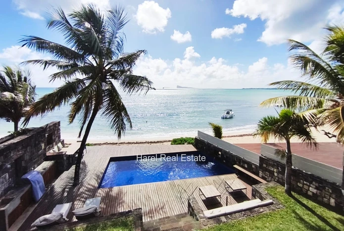 Waterfront Villa in Pointe aux Canonniers!