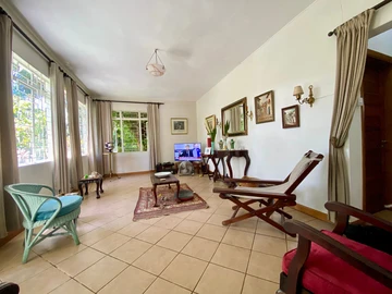 5 Bedroom Villa