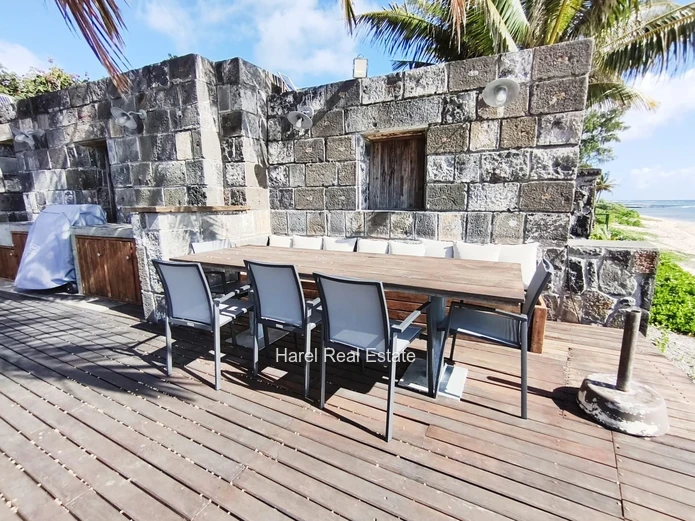 Waterfront Villa in Pointe aux Canonniers!